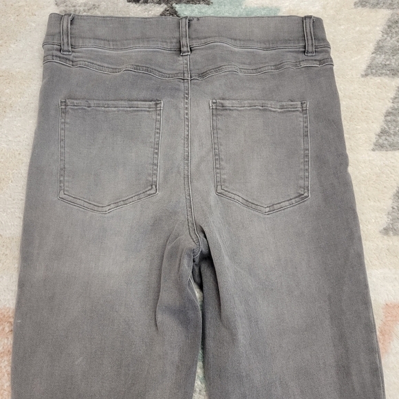 SPANX Vintage Distressed Gray Ankle Skinny Jeans Size Medium - Picture 9 of 11